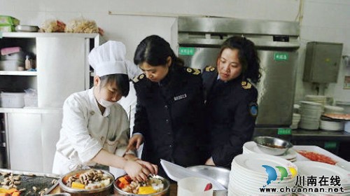 泸州江阳区:保障65万群众“舌尖上的安全”(图3)