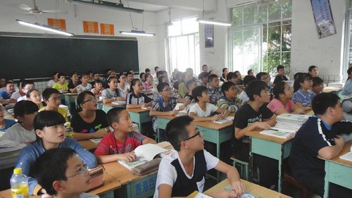 内江优质学校大班额现象突出(图1) 内江优质学校大班额现象突出(图1)