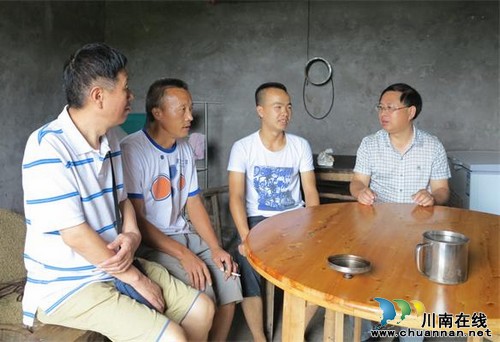 泸州市开展助学活动解决计划生育困难家庭入学“最后一公里”问题(图2) 泸州市开展助学活动解决计划生育困难家庭入学“最后一公里”问题(图2)