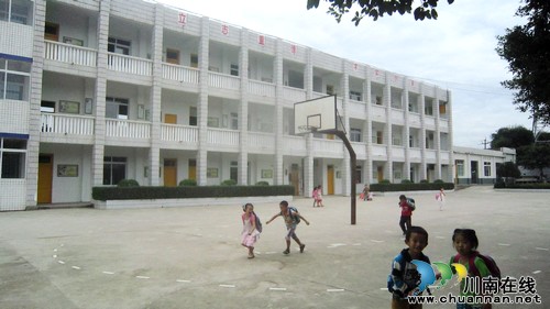 天仙镇:新学期学校换新颜 教育增添新气象(图2) 天仙镇:新学期学校换新颜 教育增添新气象(图2)