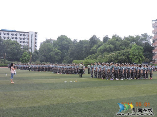 泸县一中:器宇轩昂显军威 意气风发展英姿(图2) 泸县一中:器宇轩昂显军威 意气风发展英姿(图2)