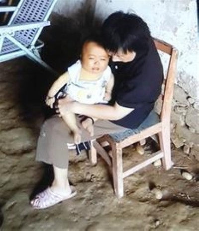 受捐男婴父亲：想为他治好病&nbsp;更希望好心人领养他(图1)