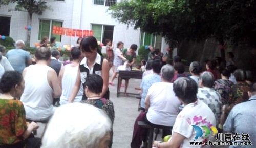 叙永：社区老协送温暖&nbsp;孤寡老人不孤单(图1)