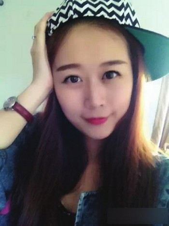 宜宾一大学现美女班主任&nbsp;唱歌跳舞犯二样样精(图3)