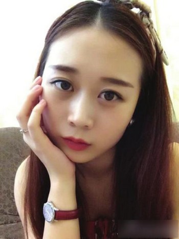 宜宾一大学现美女班主任&nbsp;唱歌跳舞犯二样样精(图2)
