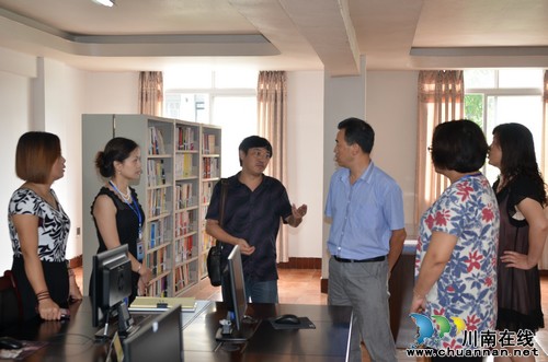泸州市总工会检查指导基层职工书屋建设(图2)