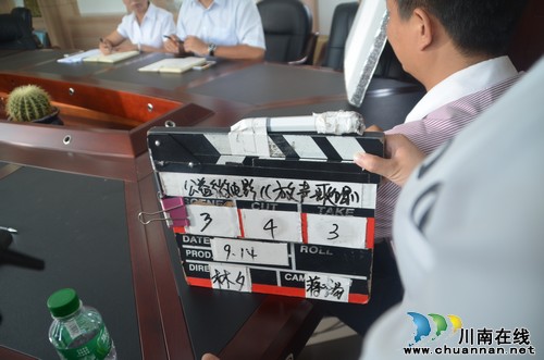 泸州:"爱在华阳.放声歌唱"公益微电影正式开拍(图1) 泸州:"爱在华阳.放声歌唱"公益微电影正式开拍(图1)