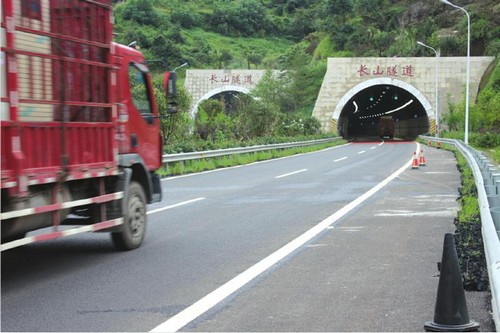 长山隧道整治结束&nbsp;恢复双车道通行(图1)