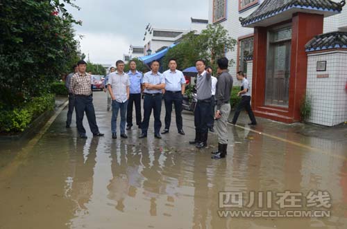 泸州泸县秋雨连降致九曲河水暴涨 两镇遭洪灾(图1) 泸州泸县秋雨连降致九曲河水暴涨 两镇遭洪灾(图1)