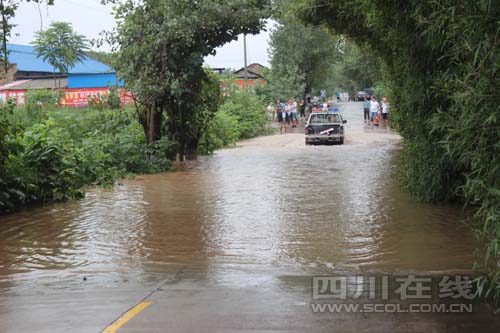 泸州泸县秋雨连降致九曲河水暴涨 两镇遭洪灾(图5) 泸州泸县秋雨连降致九曲河水暴涨 两镇遭洪灾(图5)