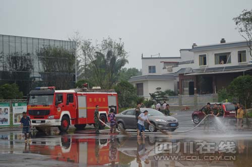 泸州泸县秋雨连降致九曲河水暴涨 两镇遭洪灾(图4) 泸州泸县秋雨连降致九曲河水暴涨 两镇遭洪灾(图4)