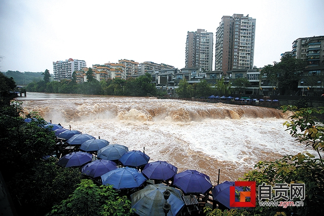 自贡：暴雨致平桥涨水&nbsp;河边茶馆被淹
