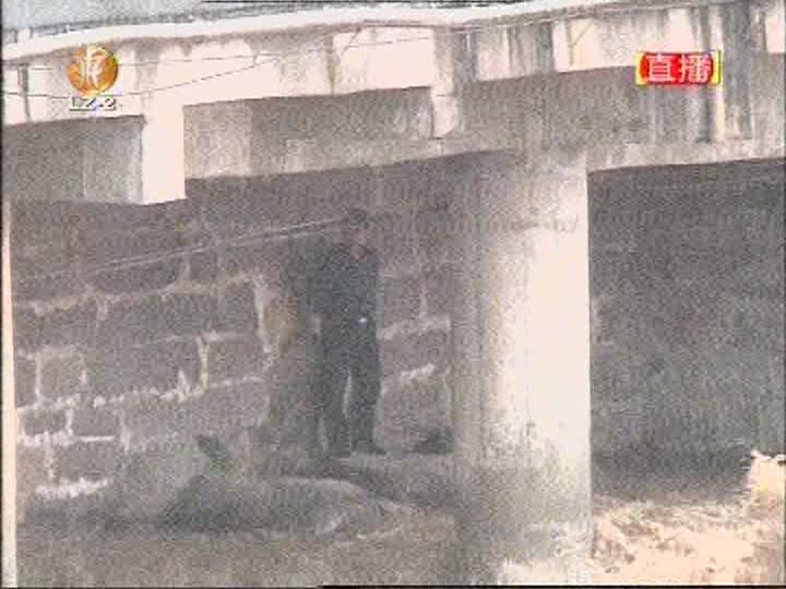 洪水围困智障男子&nbsp;泸州消防人员成功营救(图2)