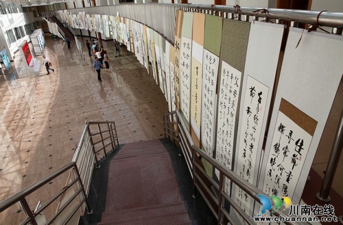 泸州龙马潭区:举办庆“双节”书画摄影展(图3) 泸州龙马潭区:举办庆“双节”书画摄影展(图3)