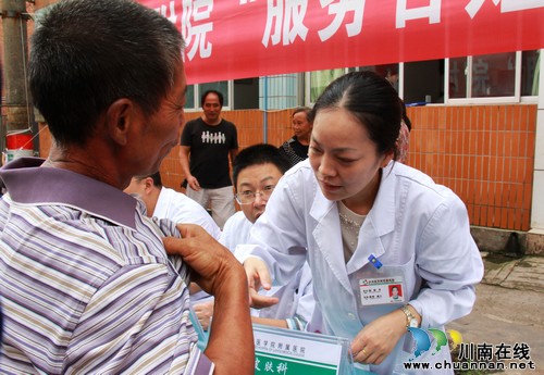 泸医附院“服务百姓 健康行动”之为民服务篇(图3) 泸医附院“服务百姓 健康行动”之为民服务篇(图3)