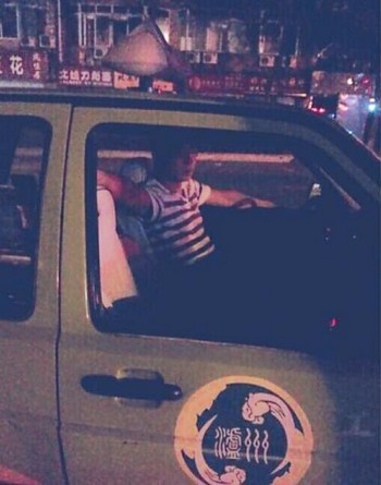 泸州“色狼”的哥非礼15岁女孩 曾有猥亵前科(图1) 泸州“色狼”的哥非礼15岁女孩 曾有猥亵前科(图1)