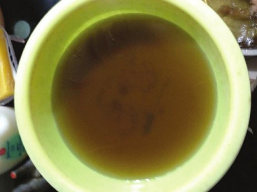 内江威远:水质浑浊 居民自制过滤器净水才敢喝(图1) 内江威远:水质浑浊 居民自制过滤器净水才敢喝(图1)