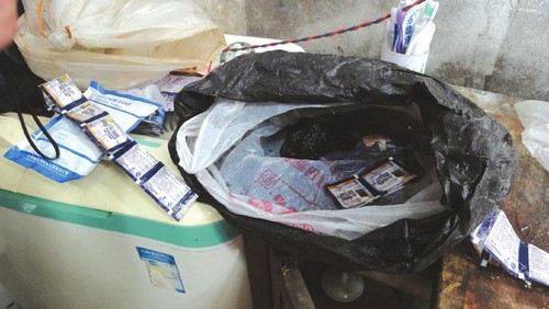 激素漂白日产300斤 泸州一"毒豆芽"窝点被查获(图2) 激素漂白日产300斤 泸州一"毒豆芽"窝点被查获(图2)