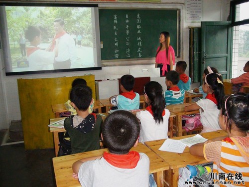 叙永龙凤中心校:“说优点,讲不足”,争当最美少年(图1) 叙永龙凤中心校:“说优点,讲不足”,争当最美少年(图1)