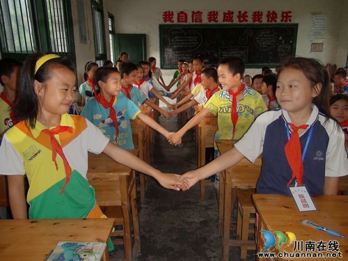 叙永龙凤中心校:“说优点,讲不足”,争当最美少年(图2) 叙永龙凤中心校:“说优点,讲不足”,争当最美少年(图2)