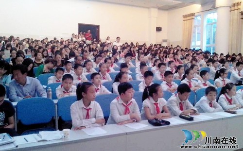 泸州市开展首届小学语文“群文阅读”优质课展评(图2)