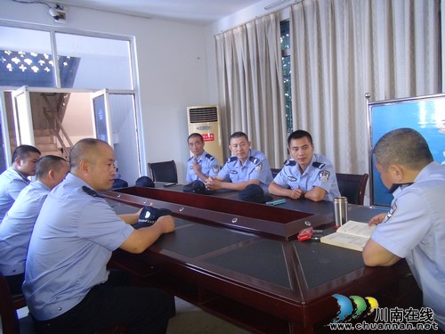 华阳街道:加强农村治安巡逻队业务培训,维护社会和谐稳定(图1) 华阳街道:加强农村治安巡逻队业务培训,维护社会和谐稳定(图1)