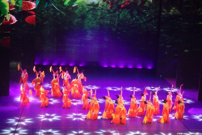 泸州大型历史音舞诗画剧《天赐泸州》首演成功(图4) 泸州大型历史音舞诗画剧《天赐泸州》首演成功(图4)