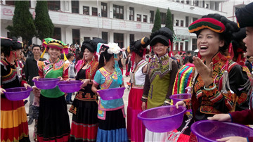 泸州叙永:第三届彝族火把节燃情石厢子(图)(图13) 泸州叙永:第三届彝族火把节燃情石厢子(图)(图13)