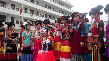 泸州叙永:第三届彝族火把节燃情石厢子(图)(图15) 泸州叙永:第三届彝族火把节燃情石厢子(图)(图15)