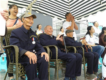 泸州:全民大冲关 积善志愿者关爱抗战老兵(图8) 泸州:全民大冲关 积善志愿者关爱抗战老兵(图8)