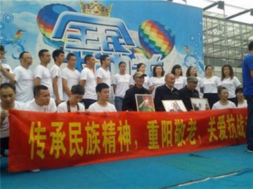 泸州:全民大冲关 积善志愿者关爱抗战老兵(图1) 泸州:全民大冲关 积善志愿者关爱抗战老兵(图1)