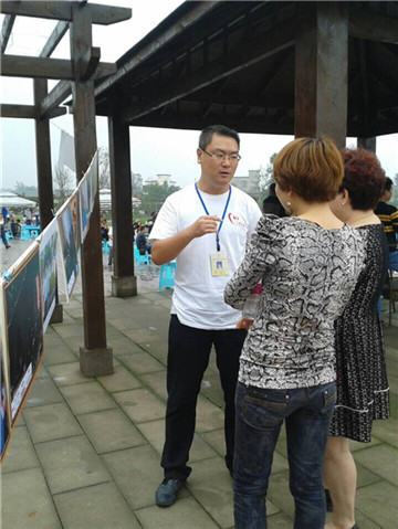 泸州:全民大冲关 积善志愿者关爱抗战老兵(图4) 泸州:全民大冲关 积善志愿者关爱抗战老兵(图4)