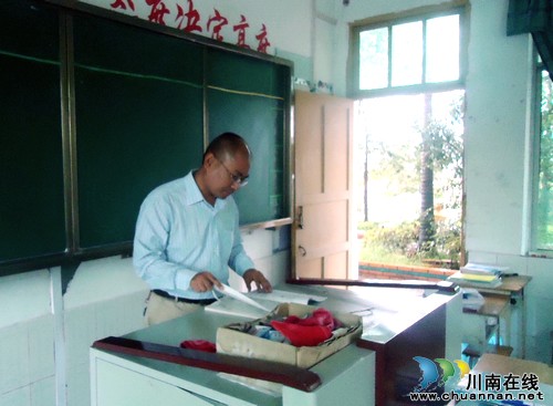 陈宽富：用生命抒写教育情怀(图2)