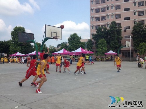 泸县第十二届中小学生篮球运动会(泸县一中分赛区)闭幕(图1) 泸县第十二届中小学生篮球运动会(泸县一中分赛区)闭幕(图1)