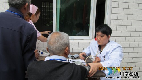 佛荫镇:重阳佳节,“四重”志愿服务关爱老人(图1) 佛荫镇:重阳佳节,“四重”志愿服务关爱老人(图1)