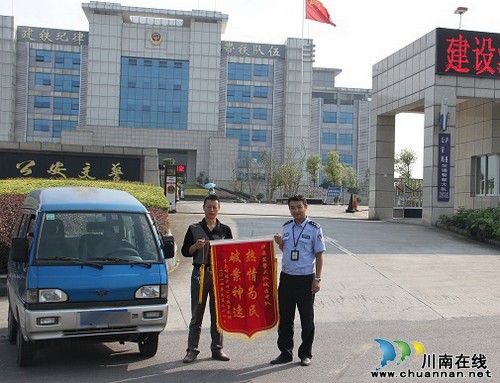 泸县大队查获一辆被盗汽车(图1) 泸县大队查获一辆被盗汽车(图1)