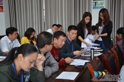 华阳街道:召开党的群众路线教育实践活动群众测评会(图1) 华阳街道:召开党的群众路线教育实践活动群众测评会(图1)