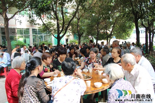 红星街道:孝亲敬老 66桌坝坝宴贺重阳(图2) 红星街道:孝亲敬老 66桌坝坝宴贺重阳(图2)