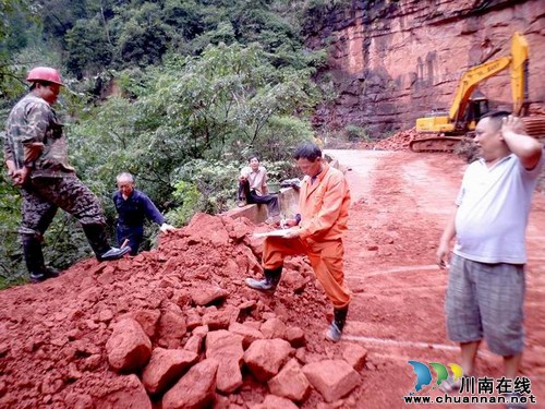合江县福宝国土资源所做好国庆节前地质灾害防范工作(图1)