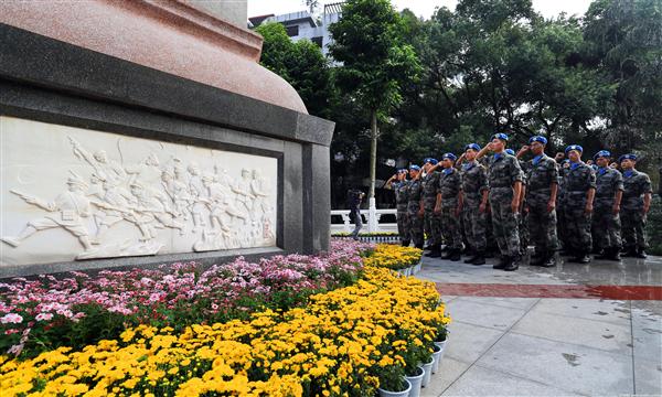 首个烈士纪念日&nbsp;泸州社会各界公祭英烈(图2)