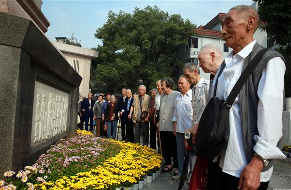 首个烈士纪念日&nbsp;泸州社会各界公祭英烈(图3)