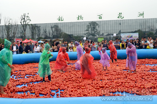 泸县龙桥百花洲国庆嘉年华开启&nbsp;邹凯引爆现场(图5)
