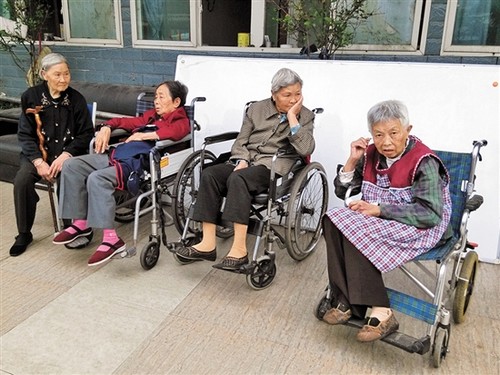 内江养老现状公、私、社:老人站在"三岔路"口(图1) 内江养老现状公、私、社:老人站在"三岔路"口(图1)