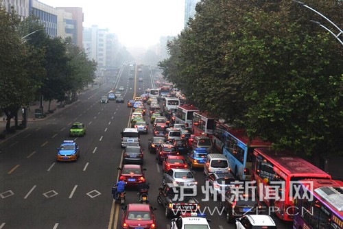 泸州江阳南路跨线桥今日通车 桥上畅通桥下堵(图1) 泸州江阳南路跨线桥今日通车 桥上畅通桥下堵(图1)