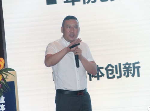 让酱酒大众化 潭酒亮相中国酒业市场高峰论坛(图3) 让酱酒大众化 潭酒亮相中国酒业市场高峰论坛(图3)