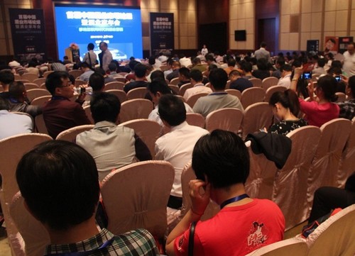 让酱酒大众化 潭酒亮相中国酒业市场高峰论坛(图1) 让酱酒大众化 潭酒亮相中国酒业市场高峰论坛(图1)