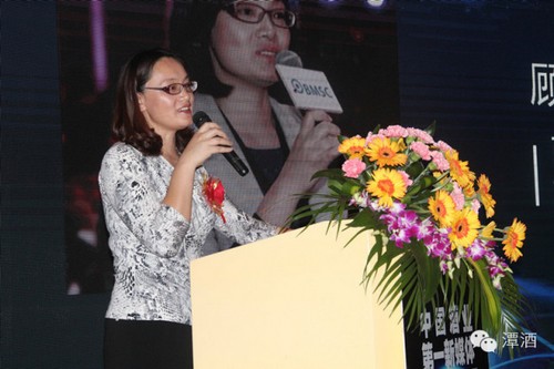让酱酒大众化 潭酒亮相中国酒业市场高峰论坛(图4) 让酱酒大众化 潭酒亮相中国酒业市场高峰论坛(图4)