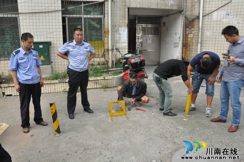小市街道:依法强制拆除辖区内30余个霸车位“占位神器”(图2) 小市街道:依法强制拆除辖区内30余个霸车位“占位神器”(图2)