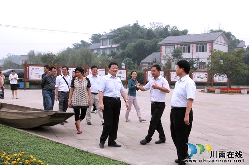 省农委参观指导西岸村现代农业发展(图1) 省农委参观指导西岸村现代农业发展(图1)