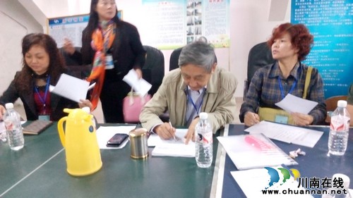 华阳街道:小区物业比选 社区来帮忙(图2) 华阳街道:小区物业比选 社区来帮忙(图2)